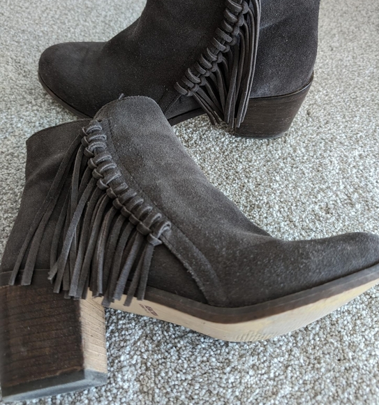 Kenneth Cole Reaction Grey Ankle Boots With Fringe - Picture 9 of 10